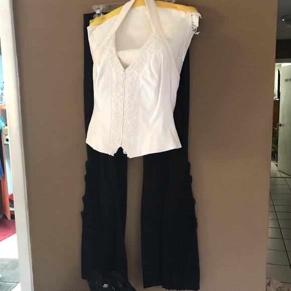 Cache Ruffle Halter Top - Picture 2 of 5